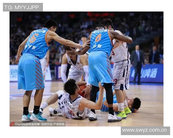 赛场竞争激烈阿门与阿尔瓦拉多冲突后握手言和展现体育精神