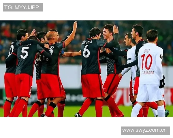 森林老板与贝尼特斯共赏奥林匹亚科斯对阵阿森纳精彩赛事