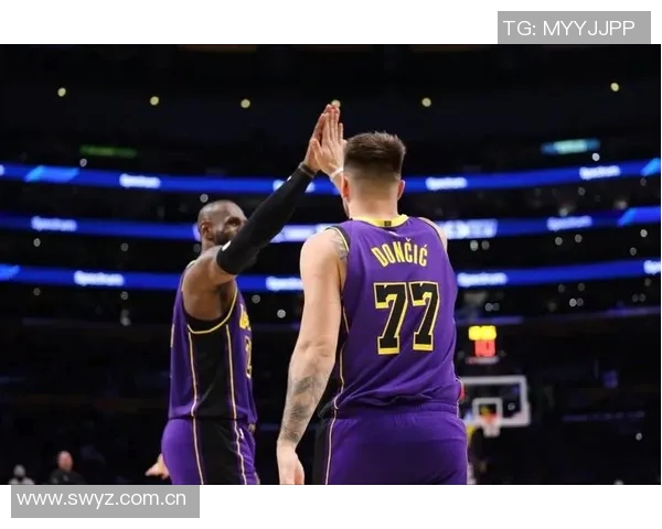 福克斯状态火热三场比赛数据亮眼场均26分8助攻命中率超高 福克斯状态火热三场比赛数据亮眼场均26分8助攻命中率超高