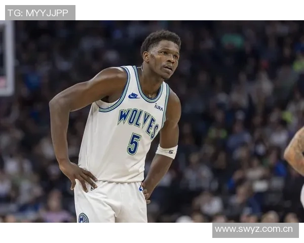 爱德华兹状态低迷半场仅得6分失误频繁表现不佳需调整状态 爱德华兹状态低迷半场仅得6分失误频繁表现不佳需调整状态