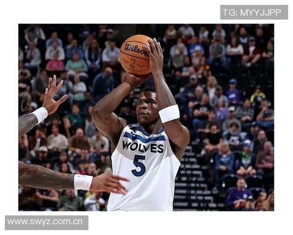 爱德华兹半场火力全开16投10中狂砍29分三分球命中率高达60