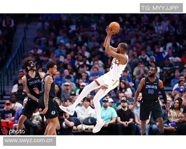 杜兰特赞詹姆斯三分后仰跳投稳定性提升展现出不断进步的实力